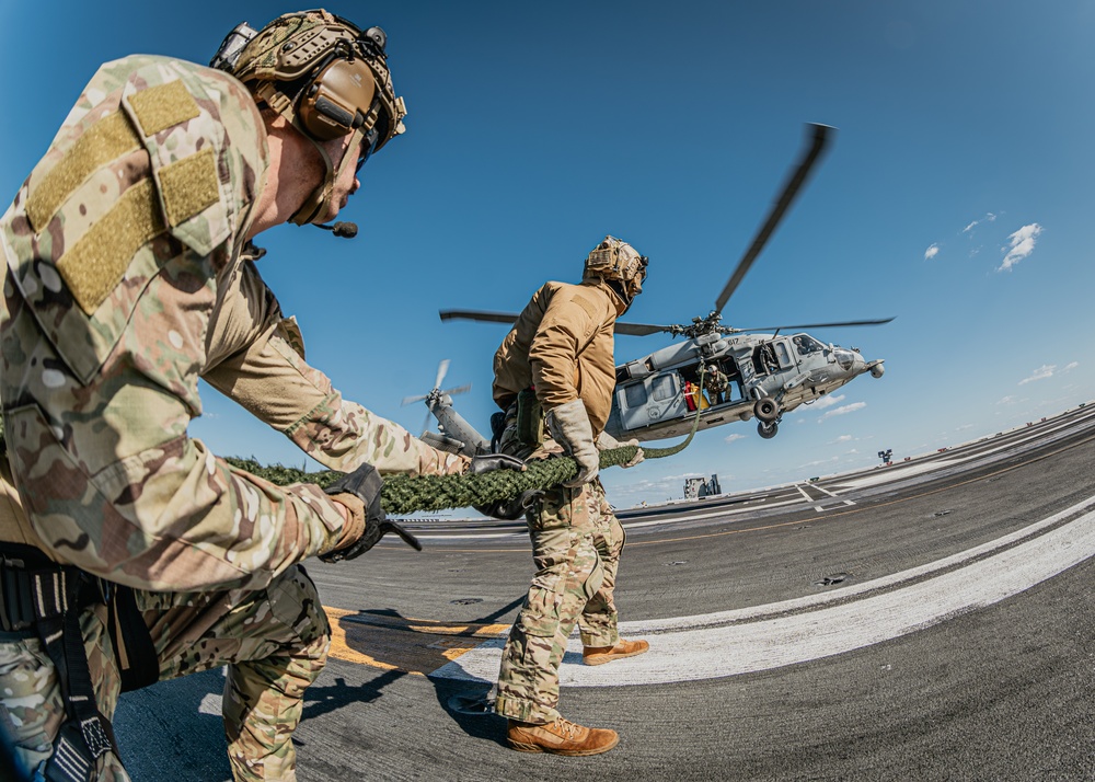 EODMU 5 and ROK Special Forces Conduct Fast Rope Exercise aboard George Washington during CSGEX