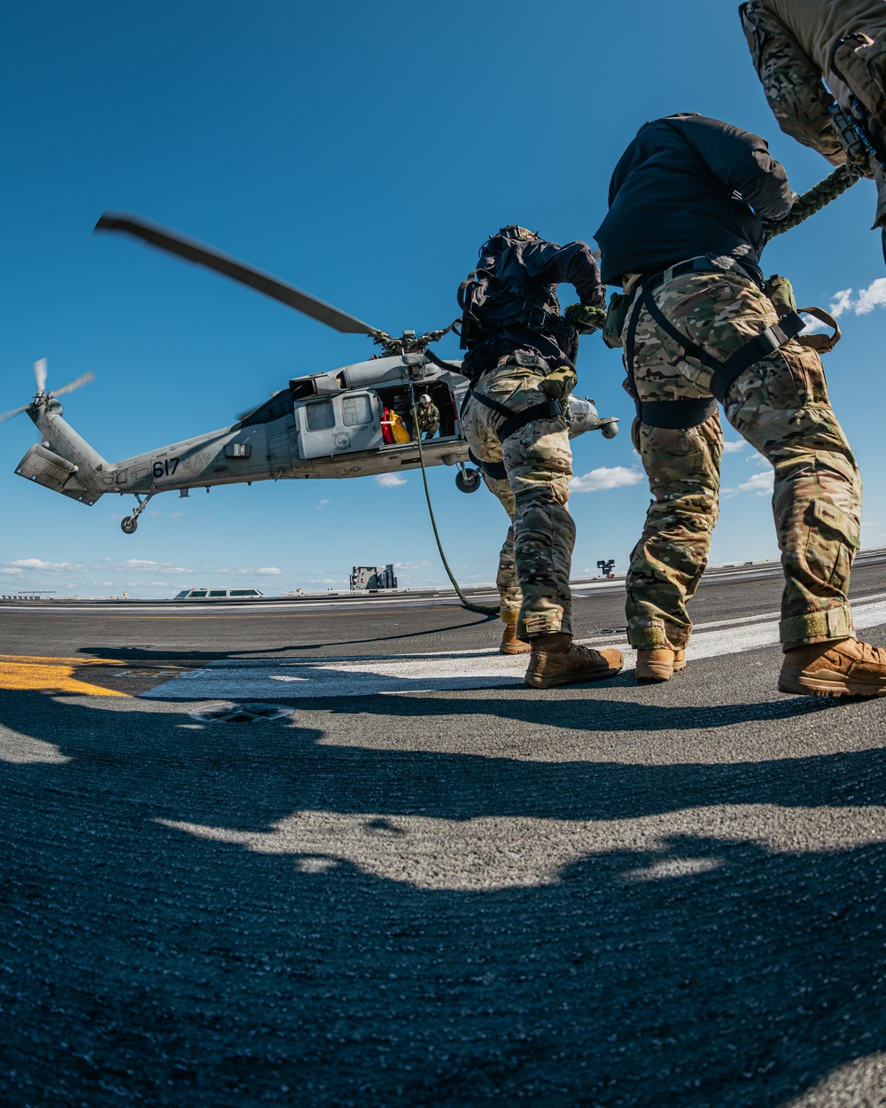 EODMU 5 and ROK Special Forces Conduct Fast Rope Exercise aboard George Washington during CSGEX