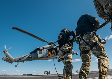 EODMU 5 and ROK Special Forces Conduct Fast Rope Exercise aboard George Washington during CSGEX