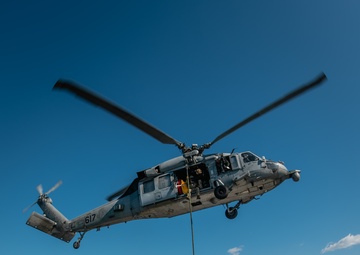 EODMU 5 and ROK Special Forces Conduct Fast Rope Exercise aboard George Washington during CSGEX