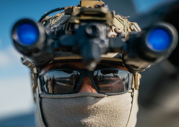 EODMU 5 and ROK Special Forces Conduct Fast Rope Exercise aboard George Washington during CSGEX