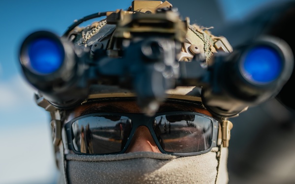 EODMU 5 and ROK Special Forces Conduct Fast Rope Exercise aboard George Washington during CSGEX