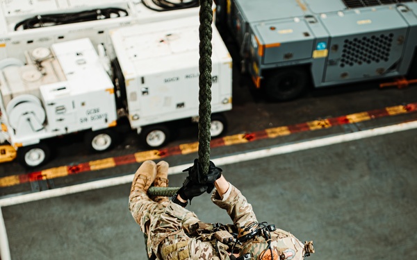 EODMU 5 and ROK Special Forces Conduct Fast Rope Exercise aboard George Washington during CSGEX