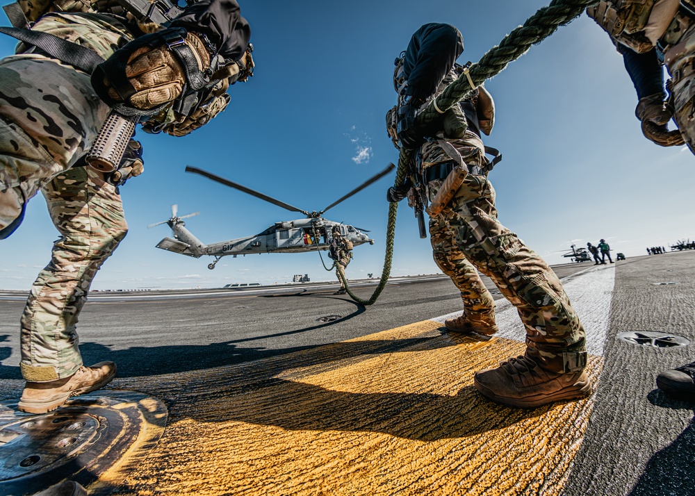 EODMU 5 and ROK Special Forces Conduct Fast Rope Exercise aboard George Washington during CSGEX