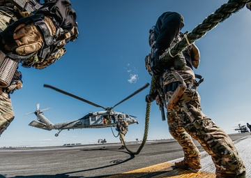 EODMU 5 and ROK Special Forces Conduct Fast Rope Exercise aboard George Washington during CSGEX