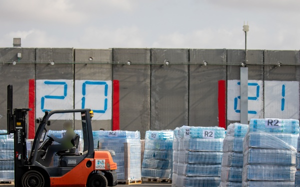 Humanitarian Aid at the Kerem Shalom Crossing Point