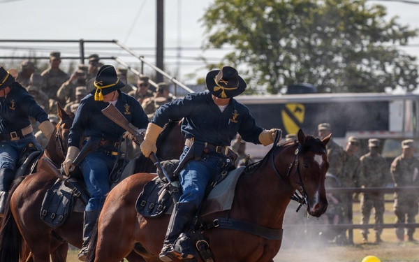 Horse Cavalry Detachment Keeps Army Tradition