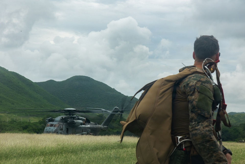 22nd MEU(SOC) | MSPF Conducts Military Freefall Training in Puerto Ric