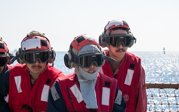 USS Mitscher (DDG 57) Sailors conduct flight deck firefighting drill
