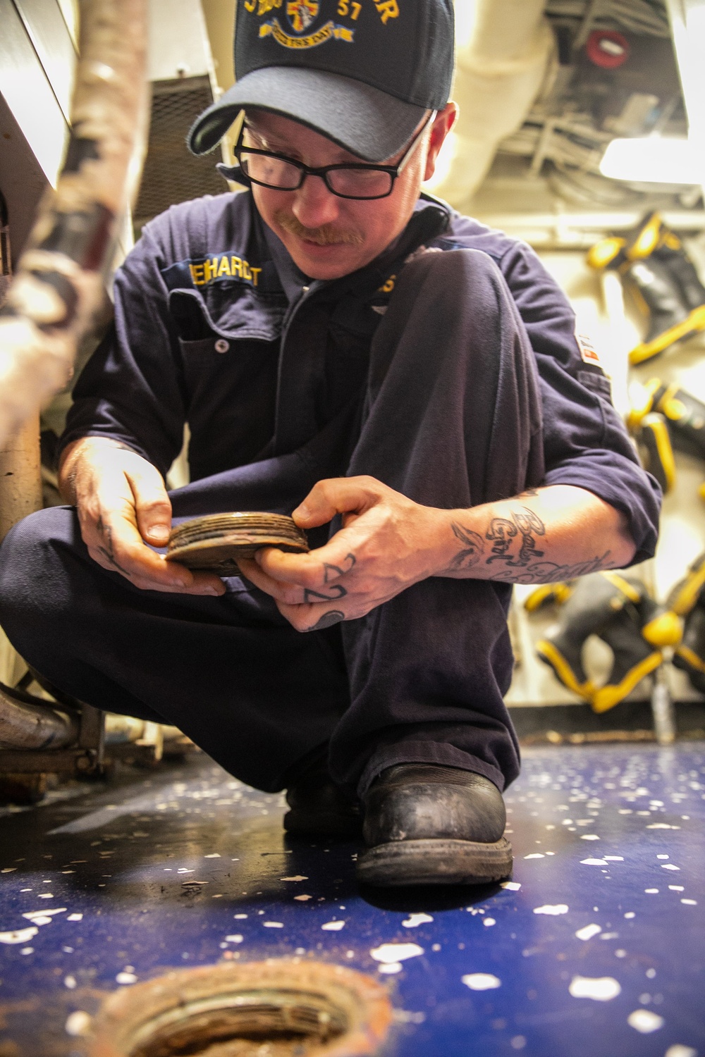 USS Mitscher (DDG 57) Sailor inspects deck socket