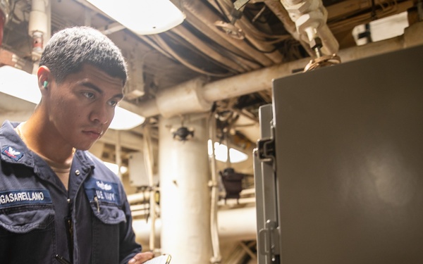 USS Mitscher (DDG 57) Sailor takes readings in engine room