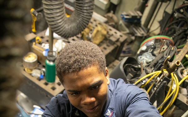 USS Mitscher (DDG 57) Sailor secures fuse panel
