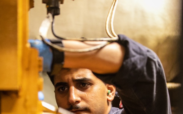 USS Mitscher (DDG 57) Sailor conducts maintenance in engine room