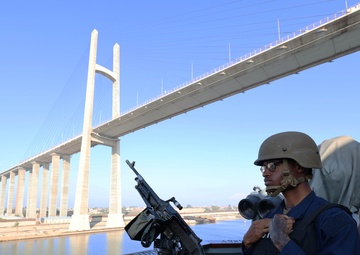 USS Roosevelt (DDG 80) Transits Suez Canal