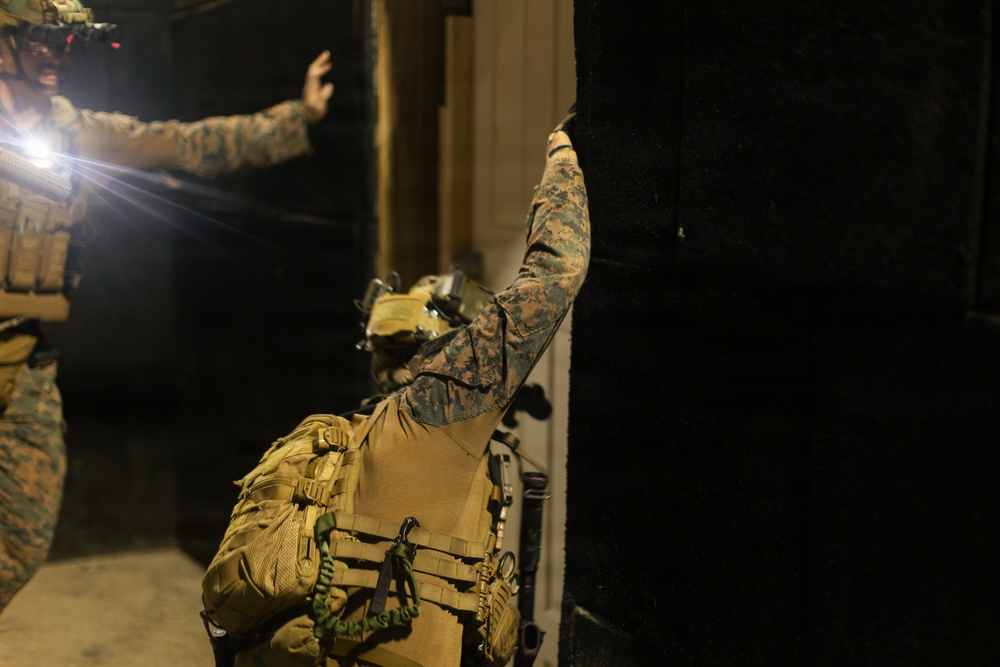 22nd MEU(SOC) | EOD and Lima Co. Engineers Conduct Breaching Range