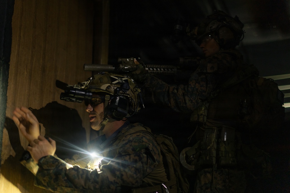 22nd MEU(SOC) | EOD and Lima Co. Engineers Conduct Breaching Range