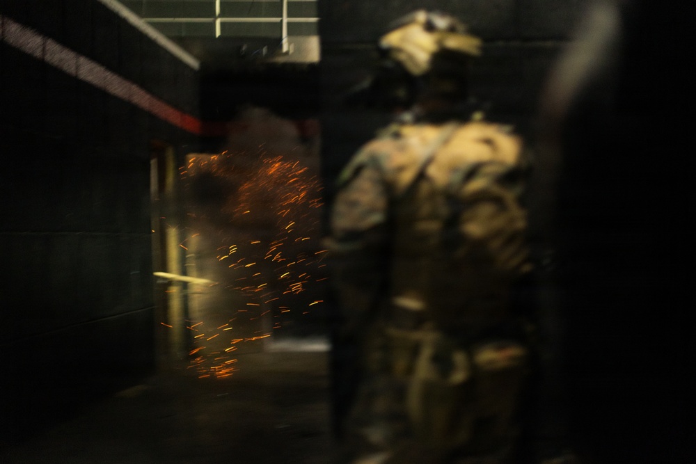 22nd MEU(SOC) | EOD and Lima Co. Engineers Conduct Breaching Range