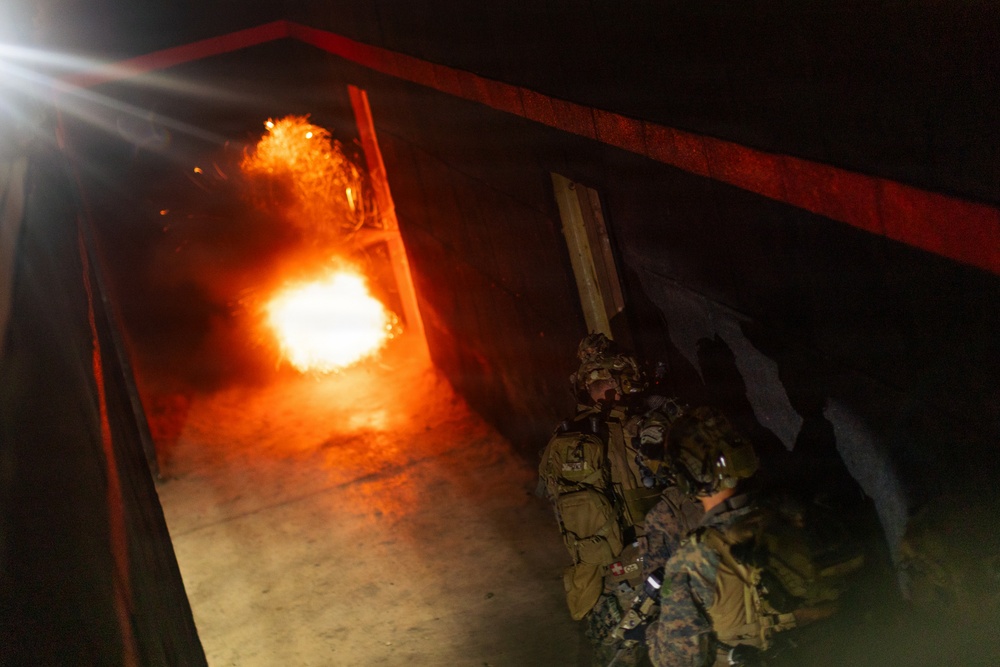 22nd MEU(SOC) | EOD and Lima Co. Engineers Conduct Breaching Range