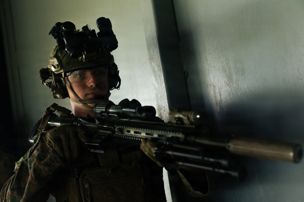 22nd MEU(SOC) | EOD and Lima Co. Engineers Conduct Breaching Range