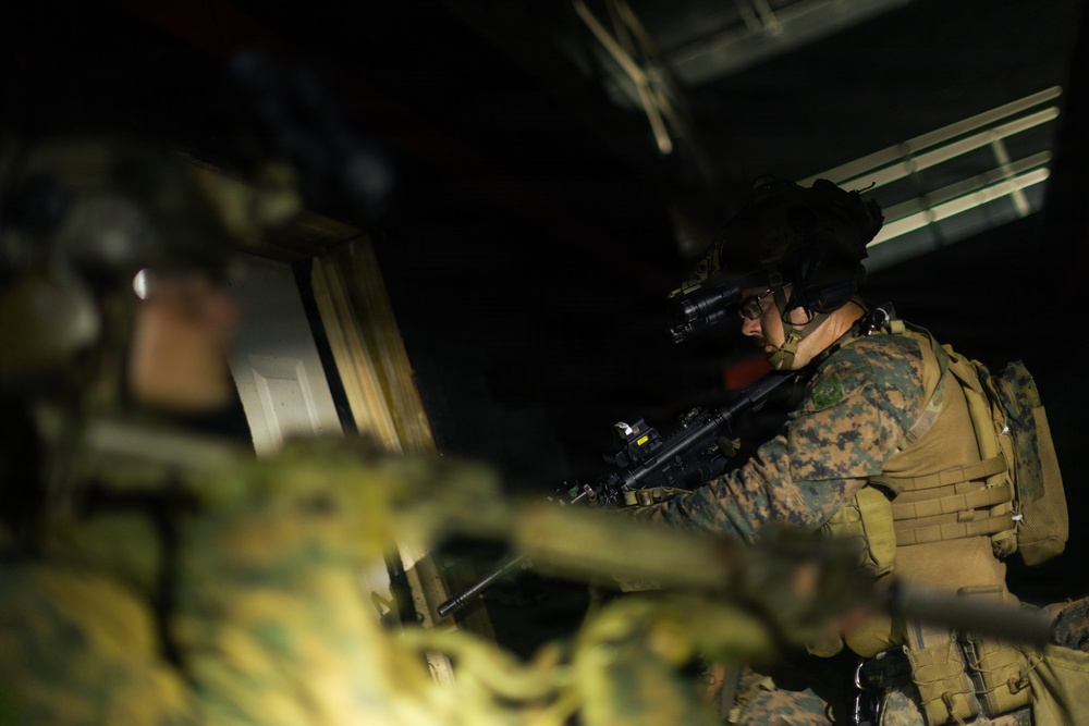 22nd MEU(SOC) | EOD and Lima Co. Engineers Conduct Breaching Range