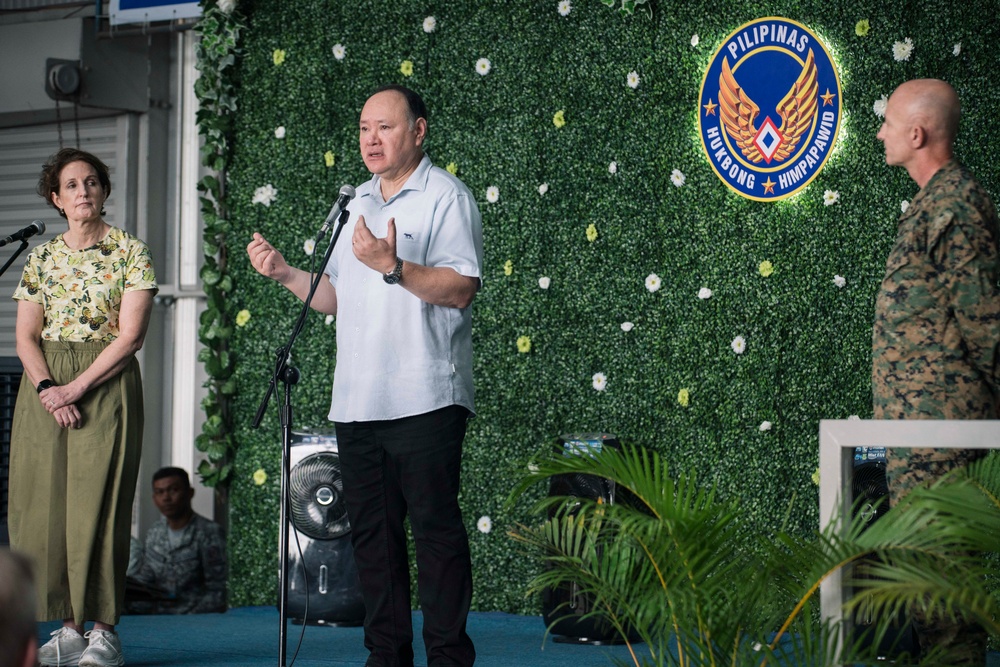 Philippine SecDef Teodoro, US Ambassador Carlson Visit Service Members Supporting Foreign Disaster Relief Operations