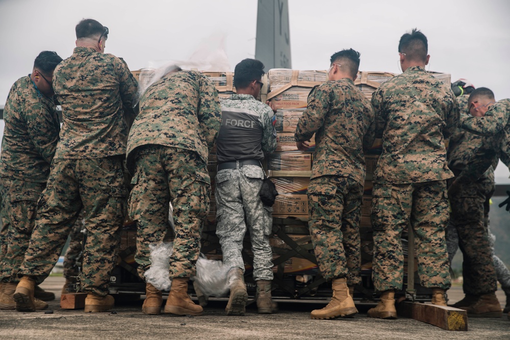 Philippine Service Members, U.S. Marines Offload Family Food Packs at Virac Airport During Foreign Disaster Relief Operations