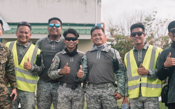 Philippine Service Members, U.S. Marines Offload Family Food Packs at Virac Airport During Foreign Disaster Relief Operations