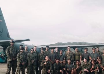 Philippine Service Members, U.S. Marines Offload Family Food Packs at Virac Airport During Foreign Disaster Relief Operations