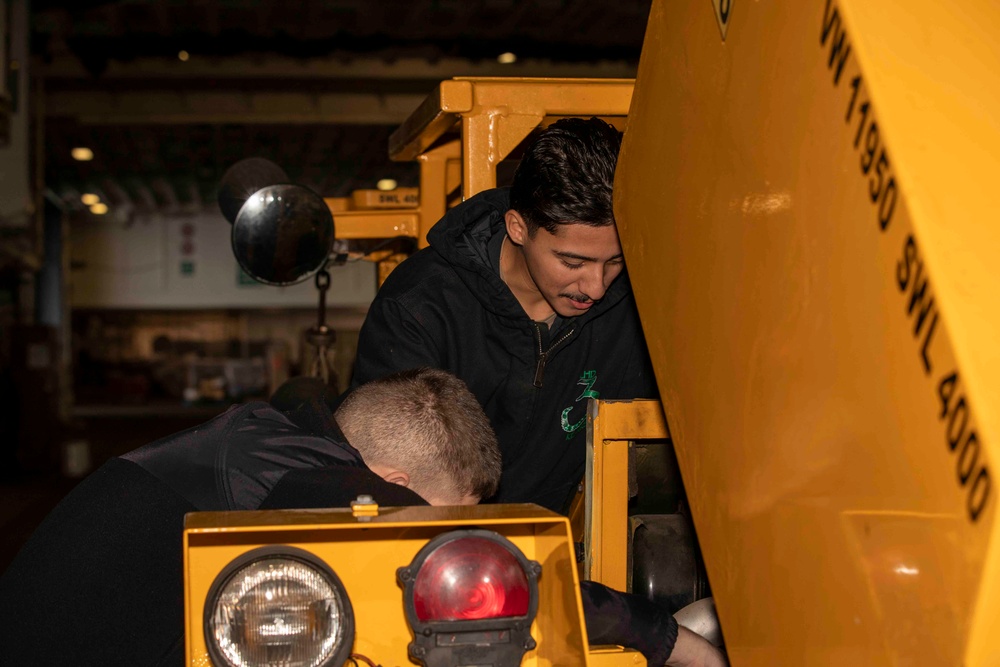 Kearsarge Conducts Daily Operations