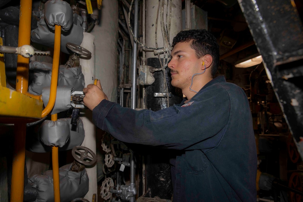 Kearsarge Conducts Daily Operations