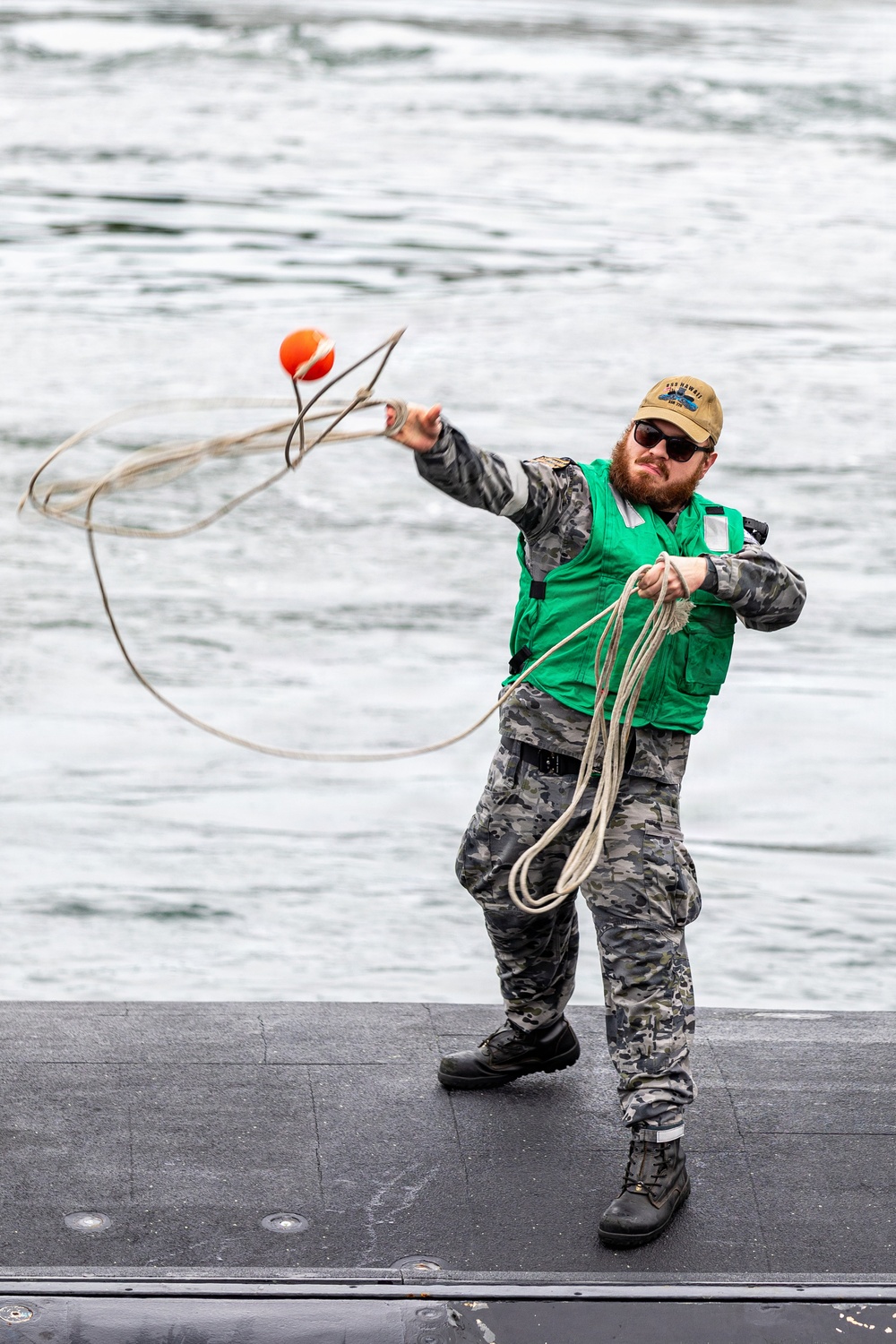 USS Hawaii (SSN 776) pulls into Fleet Activities Yokosuka