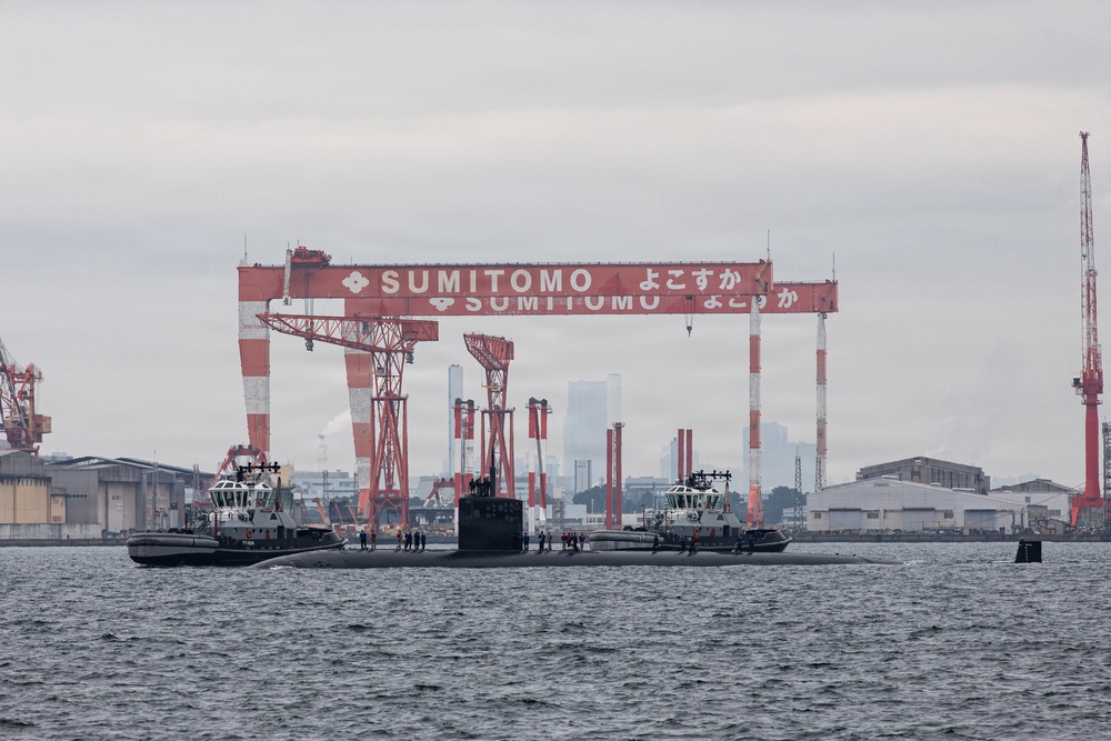 USS Annapolis (SSN 760) pulls into Fleet Activities Yokosuka