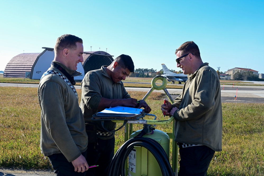 Maintainers keep Wolf Pack fighters flying during FF 25-2