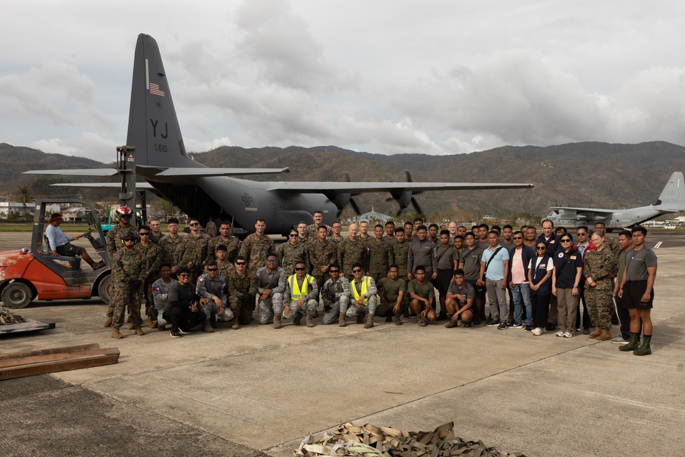 Philippine SecDef Teodoro, US Ambassador Carlson Visit Service Members During Foreign Disaster Relief Operations