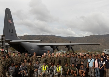 Philippine SecDef Teodoro, US Ambassador Carlson Visit Service Members During Foreign Disaster Relief Operations