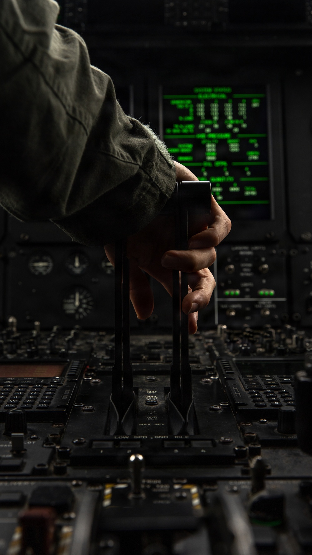 Philippine Service Members, US Marines Offload Disaster Relief Supplies in Virac, Philippines