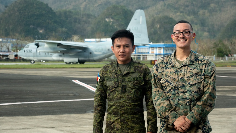 Philippine Service Members, US Marines Offload Disaster Relief Supplies in Virac, Philippines