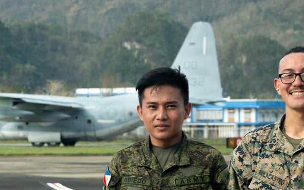 Philippine Service Members, US Marines Offload Disaster Relief Supplies in Virac, Philippines