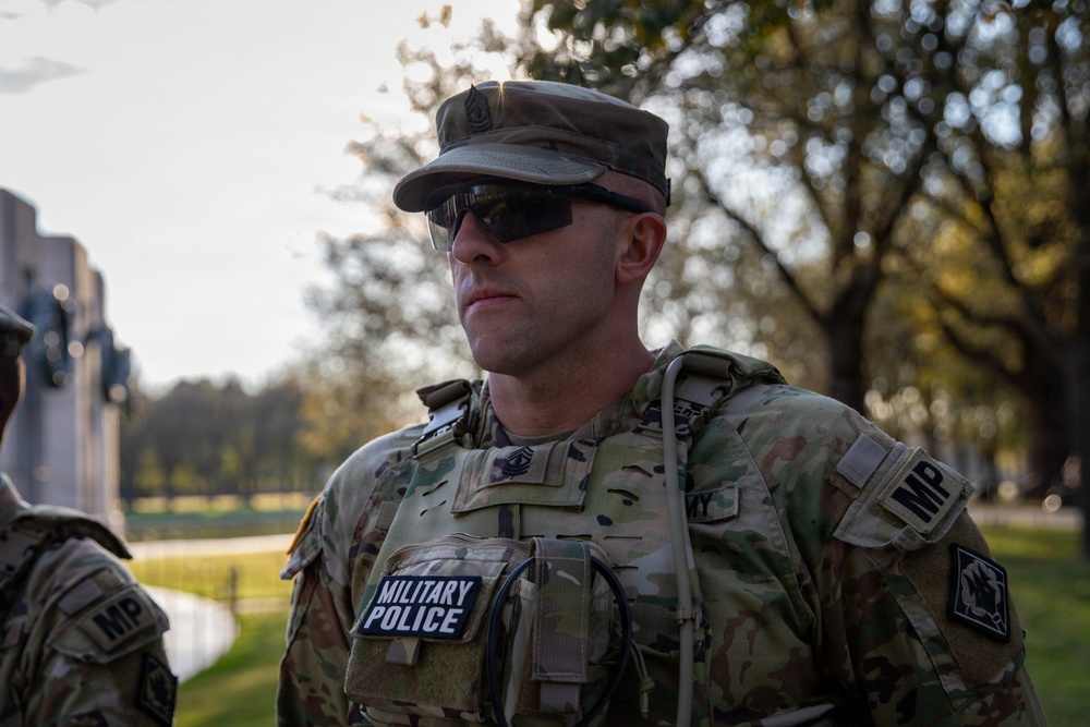 A Mississippi Army National Guard Soldier stands on patrol in Washington, D.C.