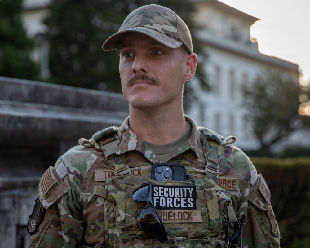 A Mississippi National Guard Airman stands on patrol in Washington, D.C.