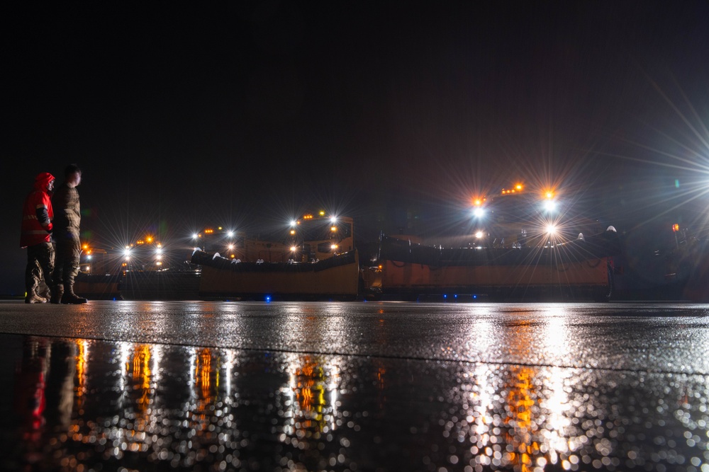 52nd Fighter Wing enhances winter readiness with Snow School