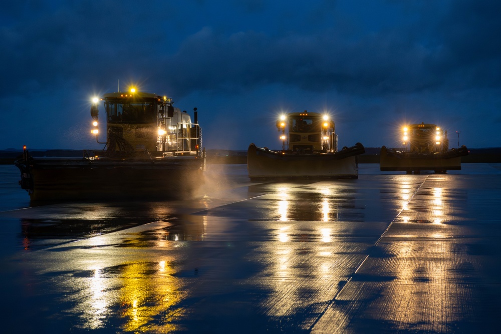 52nd Fighter Wing enhances winter readiness with Snow School