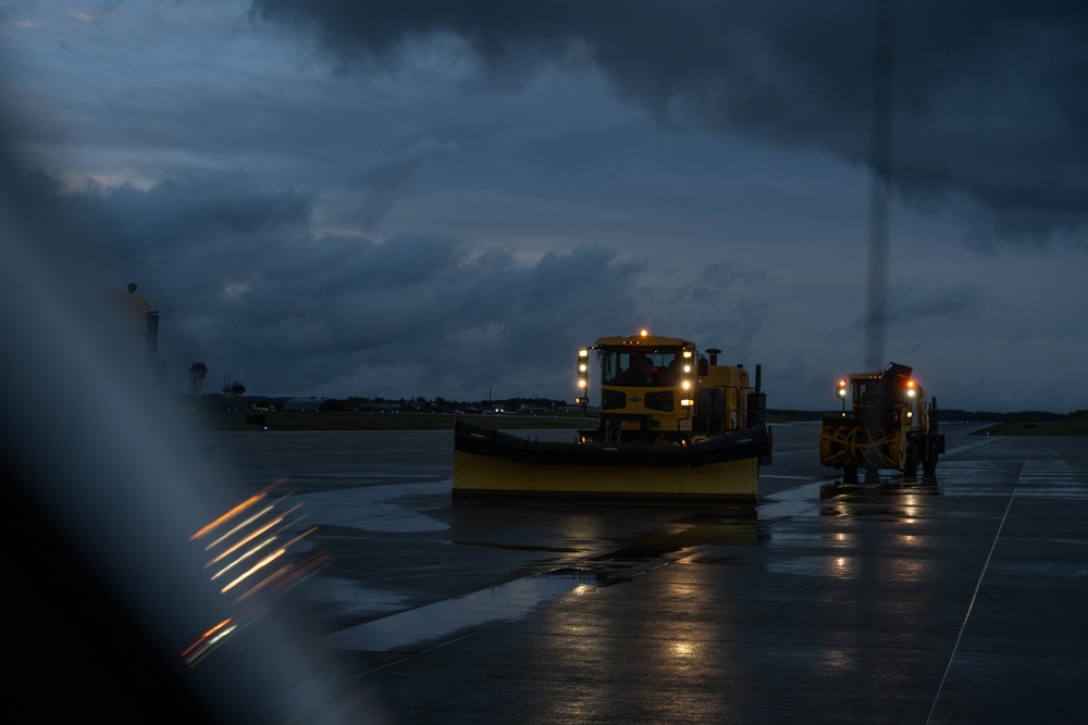 52nd Fighter Wing enhances winter readiness with Snow School