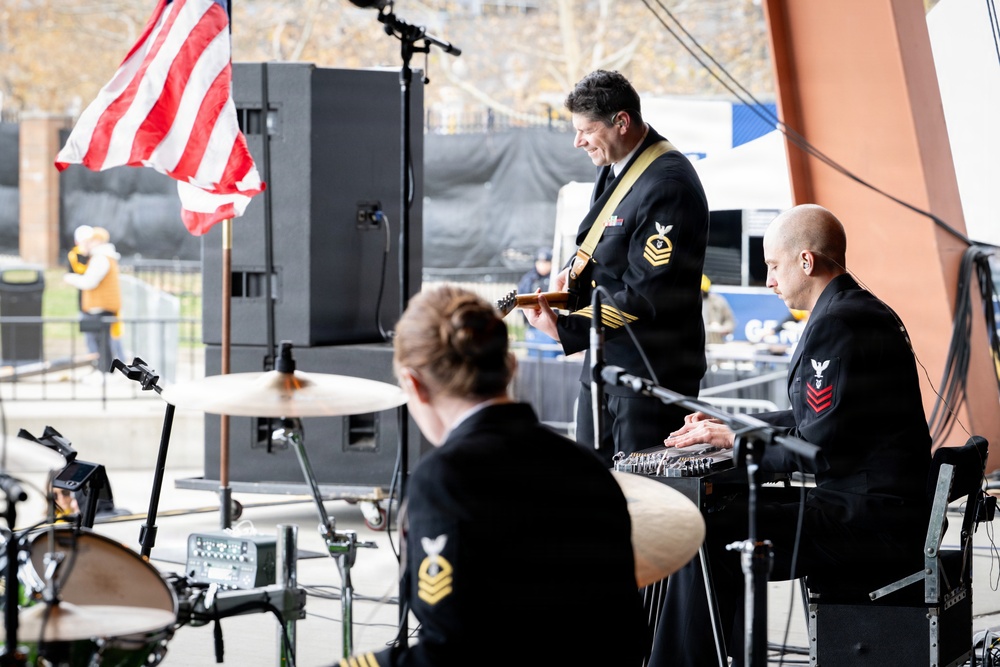 Pittsburgh Steelers and U.S. Navy Band celebrate Salute to Service