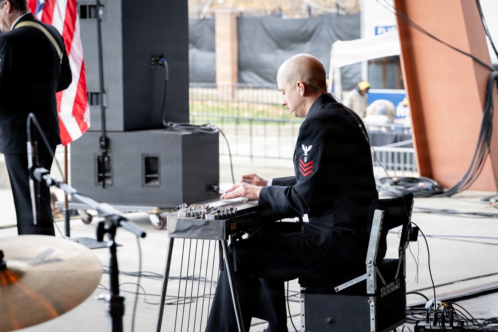 Pittsburgh Steelers and U.S. Navy Band celebrate Salute to Service
