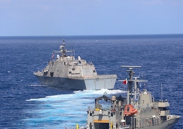 USS St. Louis, Mexican Navy Conduct PASSEX Off Coast of Yucatán
