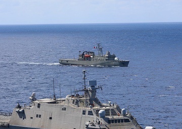 USS St. Louis, Mexican Navy Conduct PASSEX Off Coast of Yucatán