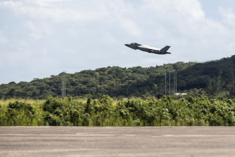 VMFA-225 conducts flight operations in Puerto Rico