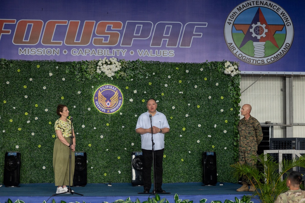Philippines SecDef Teodoro, US Ambassador Carlson Visits Philippine Service Members, US Marines During Foreign Disaster Relief Operations