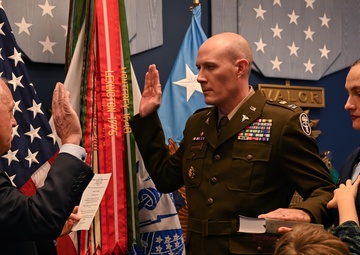 In the Hall of Heroes, a Soldier Finds His Way Back to the Uniform